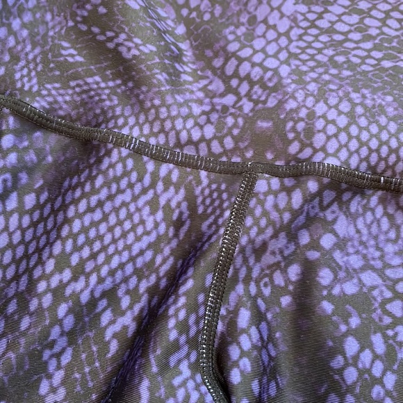 Lavaloka High Waisted Leggings. Size Medium. Cell Phone Pockets. NWT!! - Picture 5 of 9